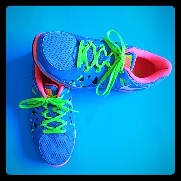 Nike Shoes - 👟👟WOMEN ‘S NiKE T- SHOES 👟👟